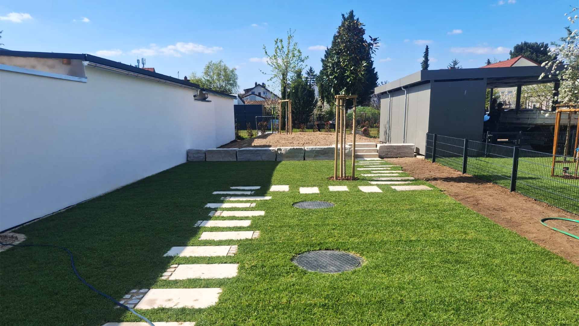 Fertig-installierte-Zisternen-im-Garten-durch-Gartenraum-Bender